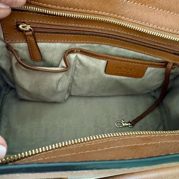 MICHAEL KORS brown leather bag. Like new - Picture 5 of 8